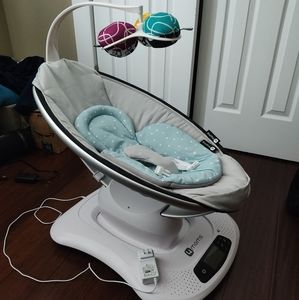 4moms Mamaroo baby swing + insert